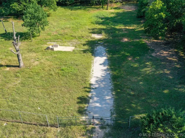 515 Circle Beach Rd, Mead, OK 73449