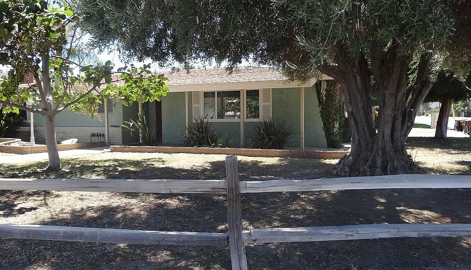 1st image of 41753 Mayberry Ave