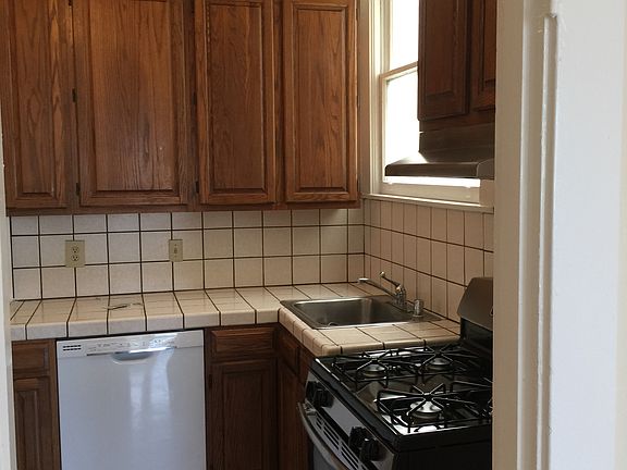 3rd image of 1082 Pine St APT 5