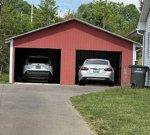 3rd image of 110 Castle Heights Rd