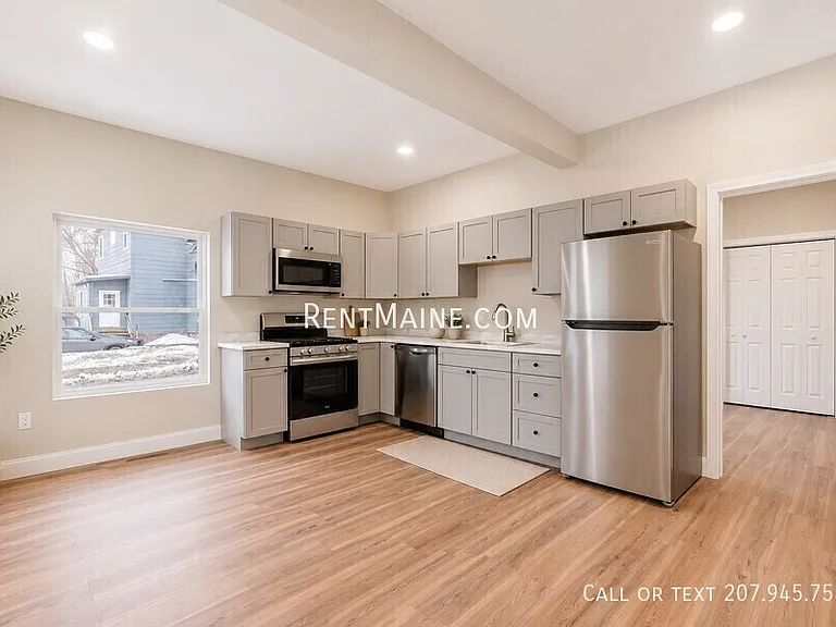 392 S Main St #1 — Photo 1