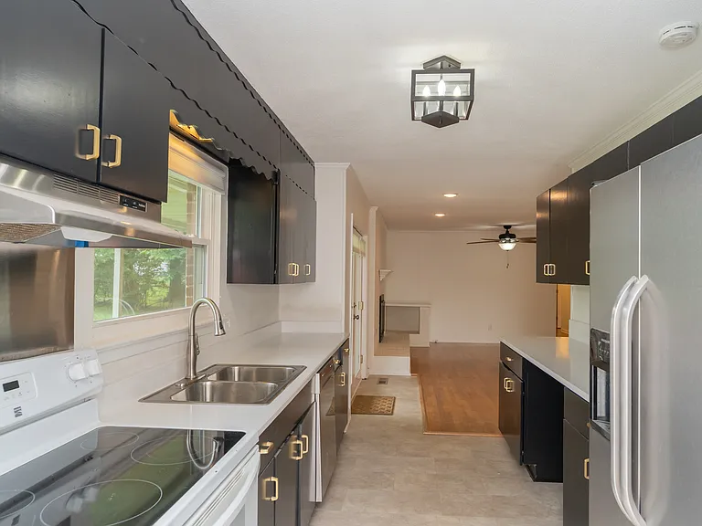 1621 Fernwood Cir — Photo 11