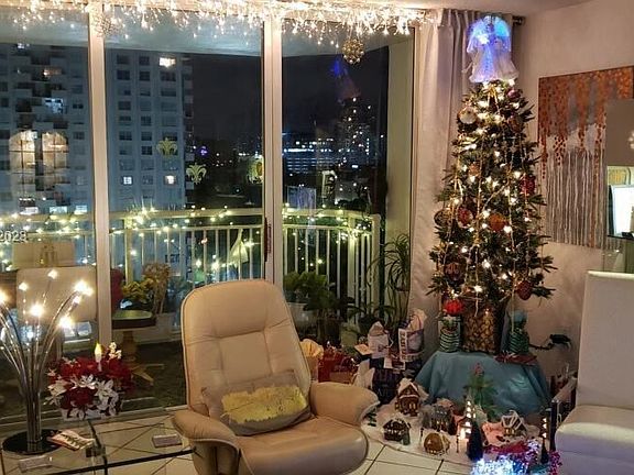2nd image of 18071 Biscayne Blvd APT 1002
