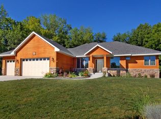 800 Overlook Ln, Victoria, MN 55386