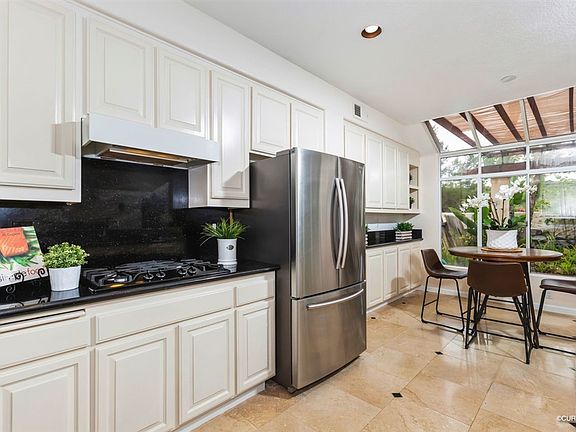 5th image of 4543 Da Vinci St