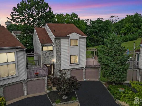 3 Redberry Ct, East Brunswick, NJ 08816