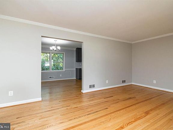 3rd image of 7202 Regent Dr