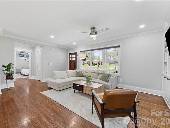 5th image of 5018 Jackson Dr