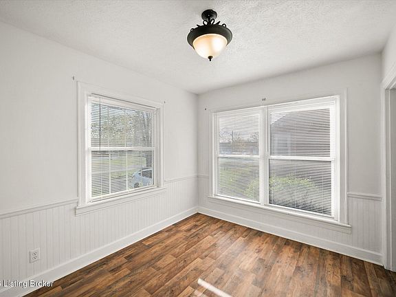 3rd image of 404 Christopher Pl