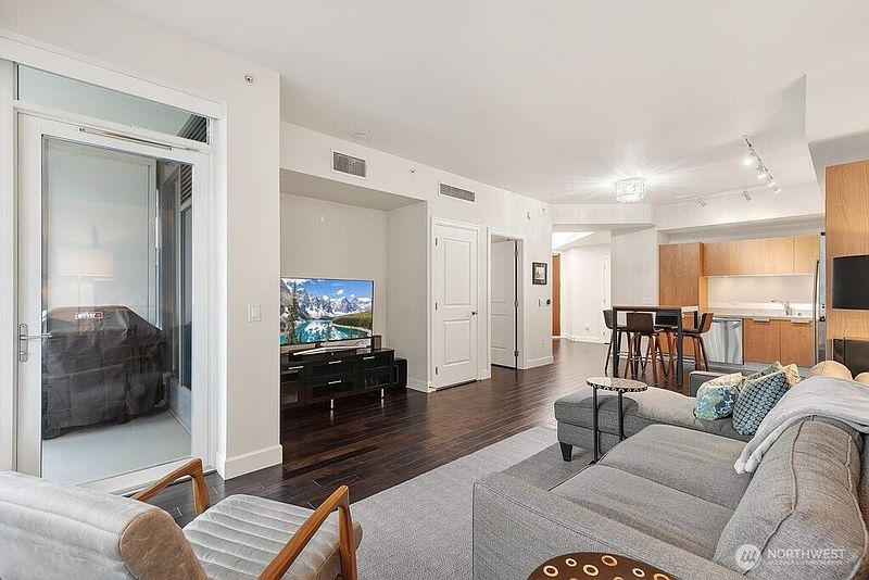 3rd image of 1920 4th Avenue #509