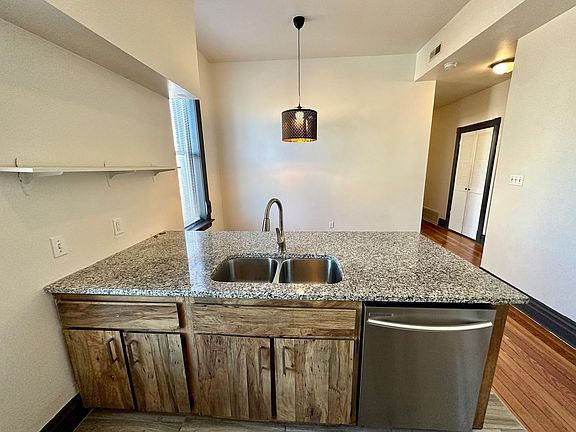 4th image of 3200-4 Shenandoah Ave #2-B