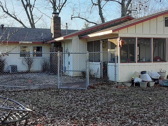 2nd image of 601 S Emerald Ln