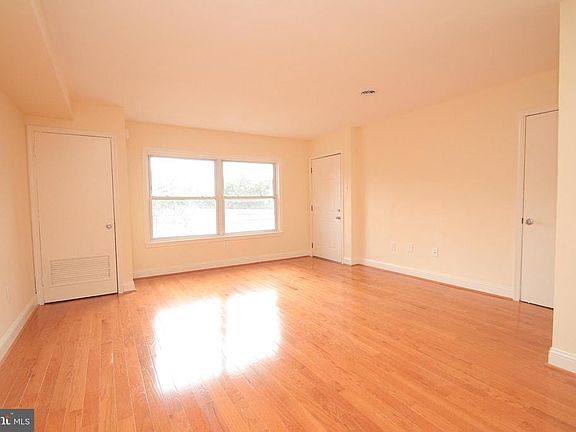 2nd image of 298 Greenough St #2