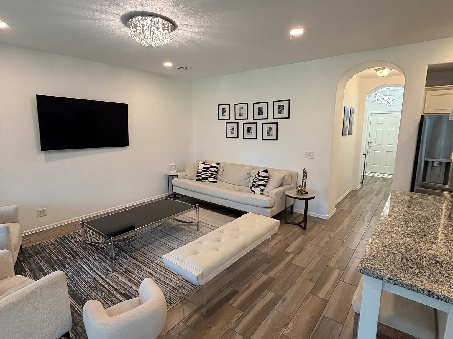 3 bed, 1648 sqft, $2,400 — Photo 2