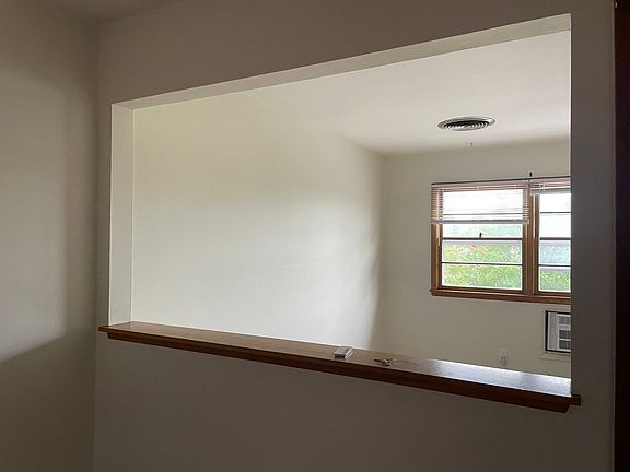 5th image of 2221 Muscatine Ave APT 3