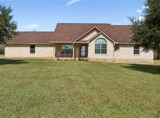 175 Creekwood Dr, Gonzales, TX 78629