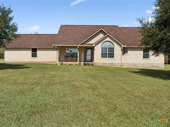 175 Creekwood Dr, Gonzales, TX 78629