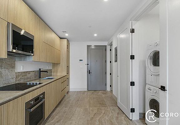 4th image of 1110 De Kalb Ave #2D