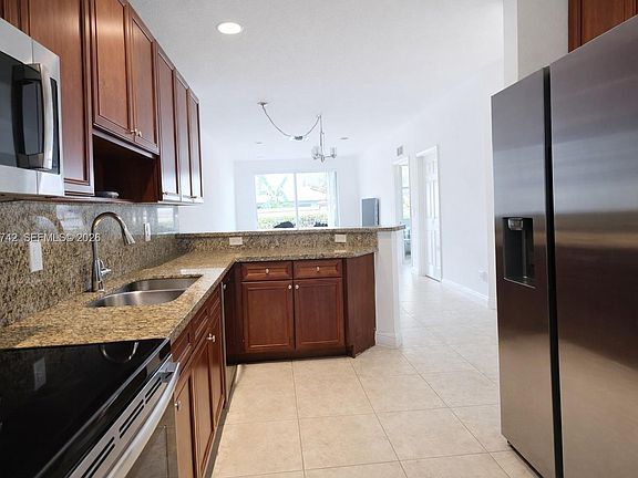 3rd image of 9741 Darlington Pl