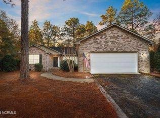190 Kingswood Cir, Pinehurst, NC 28374