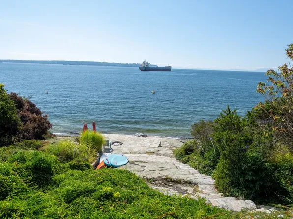 4052 Marine Dr, West Vancouver, BC V7V 1N6
