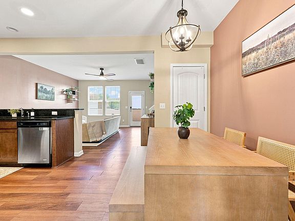 4th image of 442 Carthage Ct