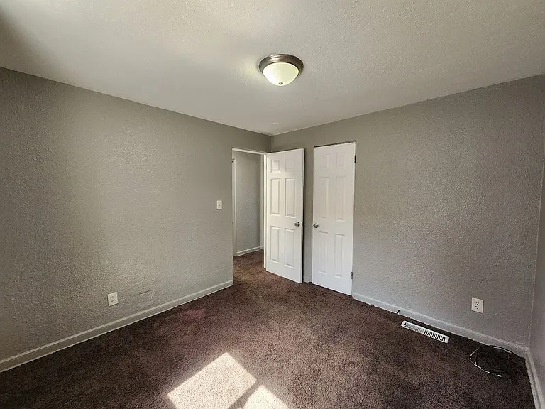 1308 N Moline St — Photo 14