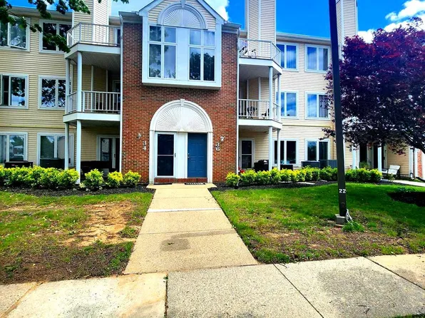 36 Lauren Ct, Levittown, PA 19057