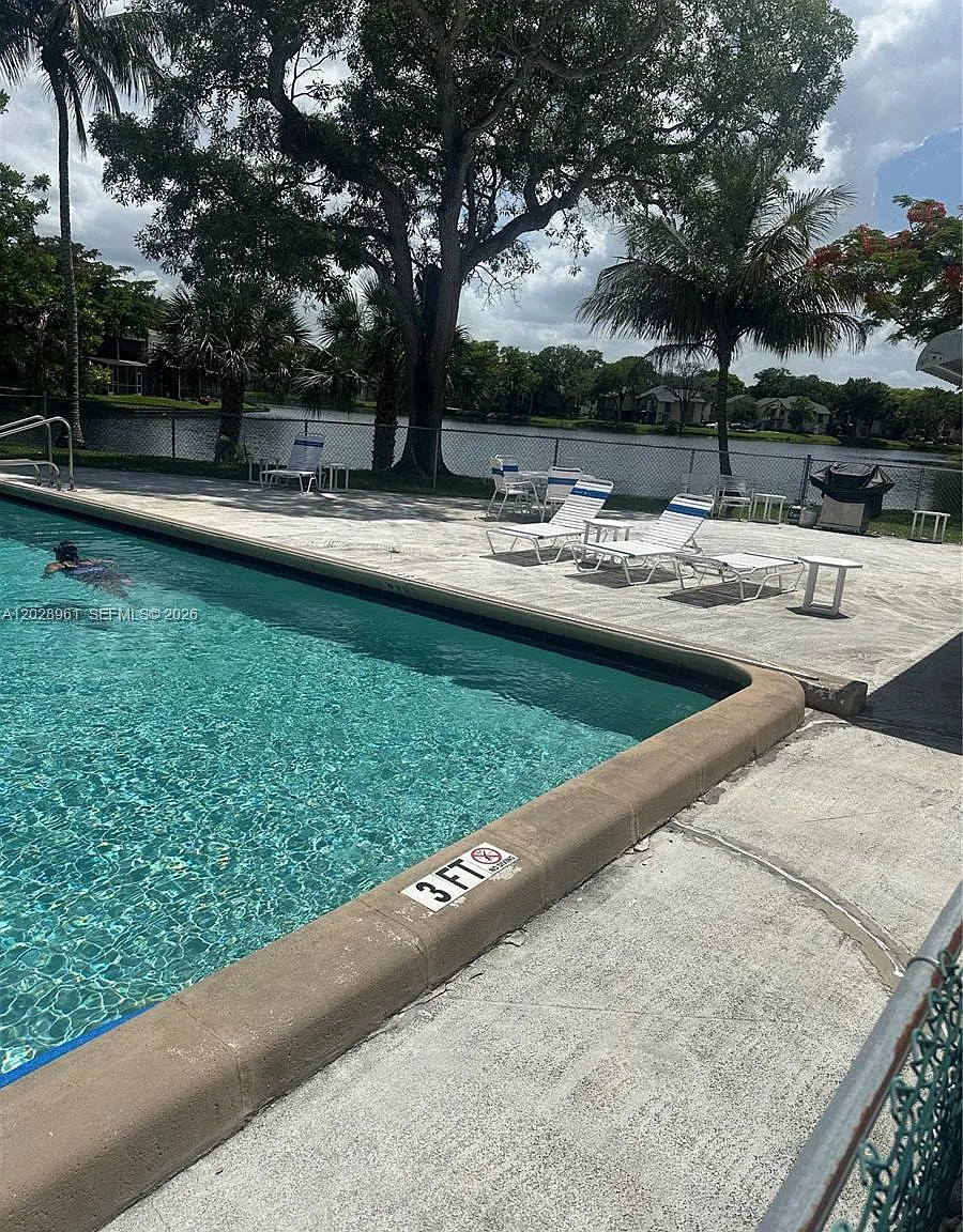 Entrada Condominium I — Photo 3