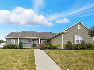 121 Bluegrass Rd, Wapakoneta, OH 45895