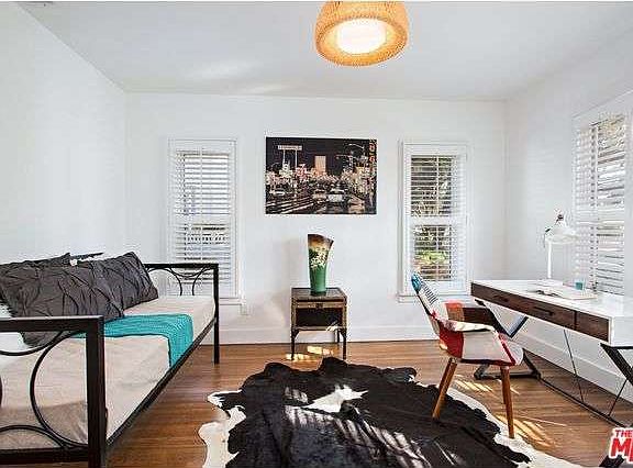 3rd image of 309 N Bronson Ave