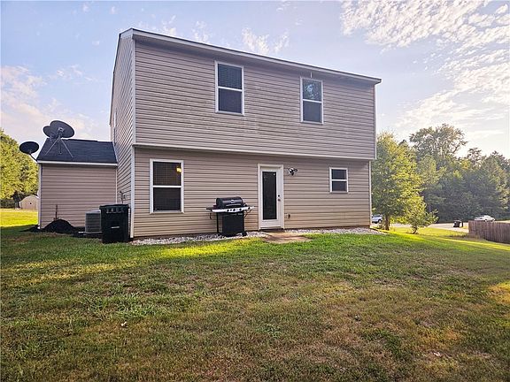 5th image of 120 Yellow Pine Dr