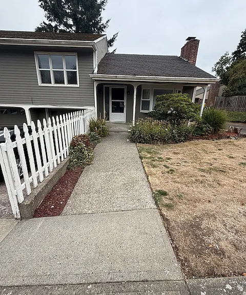2101 SW Camelot Ct — Photo 1