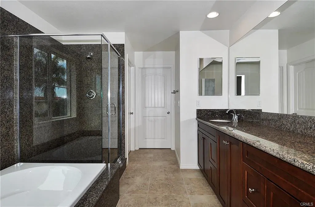 6 bed, 5.5 bath, 3228 sqft, $12,000 — Photo 4