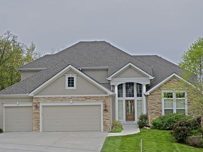 10275 Magnolia Ln, Parkville, MO, 64152