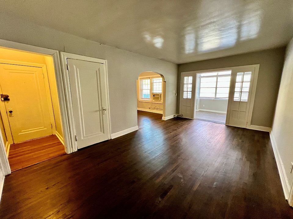 1st image of 127-129 E 46th St #1