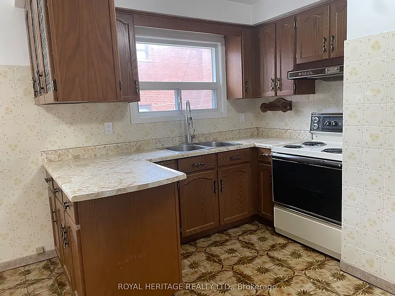 281 Driftwood Ave #MAIN FLOOR — Photo 10