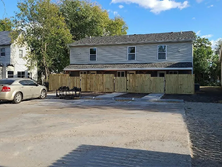 408 E 2nd St #1 — Photo 8
