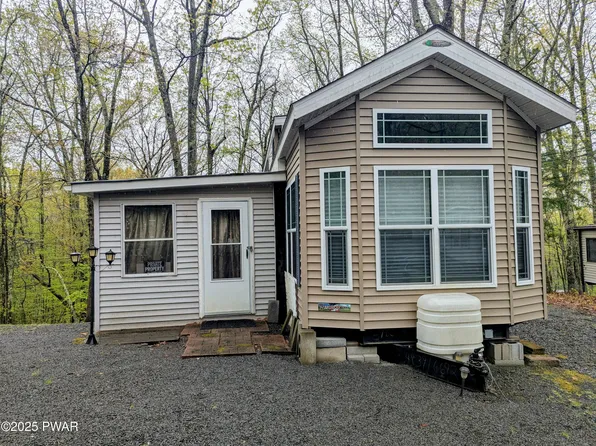 313 Shohola Ln, Shohola, PA 18458