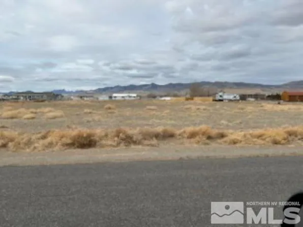 6235 Boyer Ln, Silver Springs, NV 89429