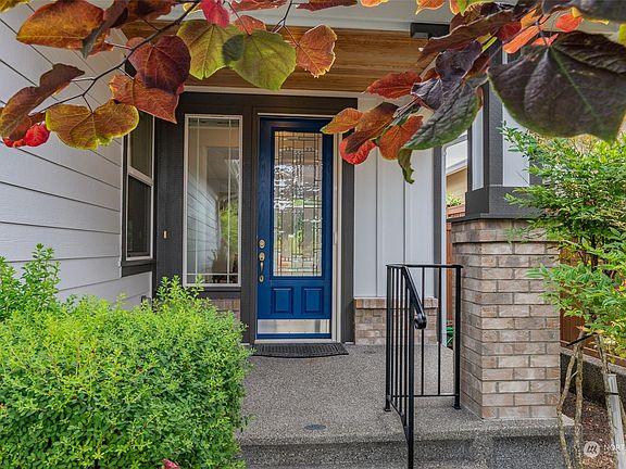 3rd image of 4130 Bainbridge Ct NE