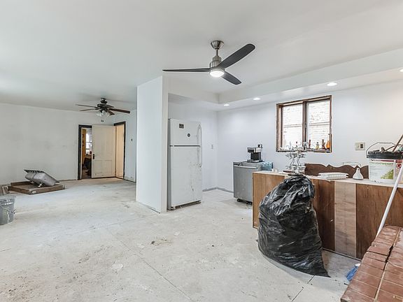 3rd image of 30 E Main St