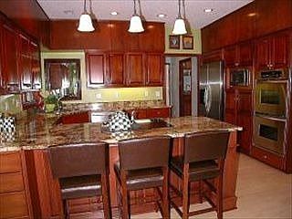 4th image of 835 Meadowlawn Ct