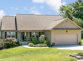 1024 Falcon Run Dr, Soddy Daisy, TN 37379