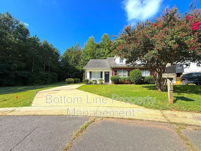 Huntington Place — Photo 1