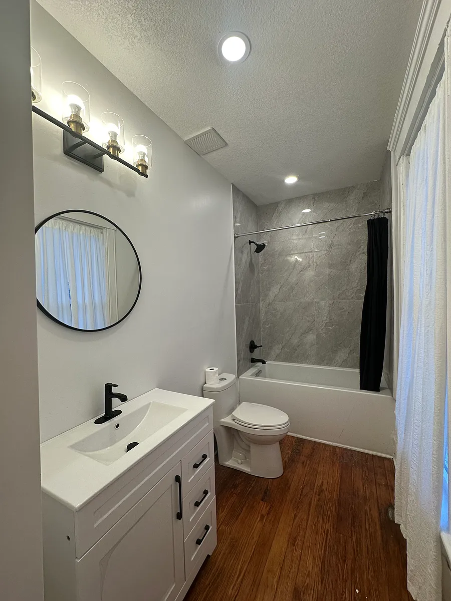 Photo 2 of 7 - 2117 Brooklyn Ave #2 - Kansas City, MO Private bathroom - 2117 Brooklyn Ave #2