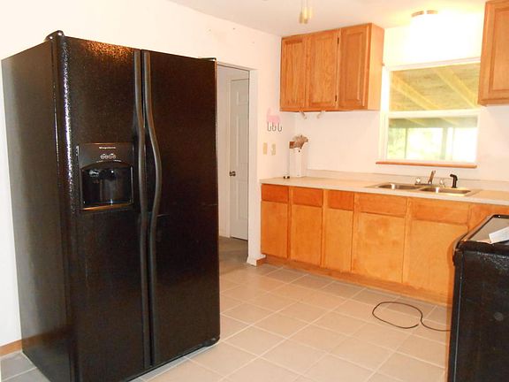 3rd image of 872 S English Ave