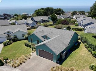 96411 Oceanside Dr E, Brookings, OR 97415
