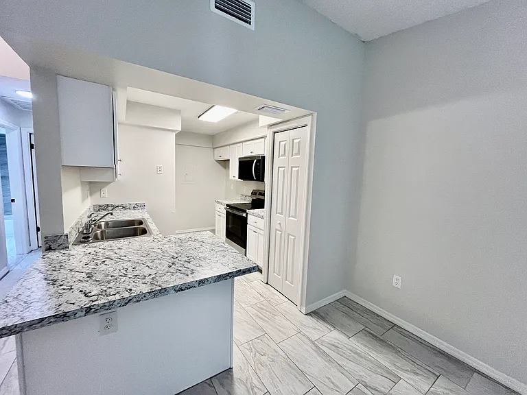1607 Crystal Park Cir — Photo 4