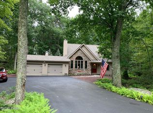 105 Goldrush Dr, Lords Valley, PA 18428